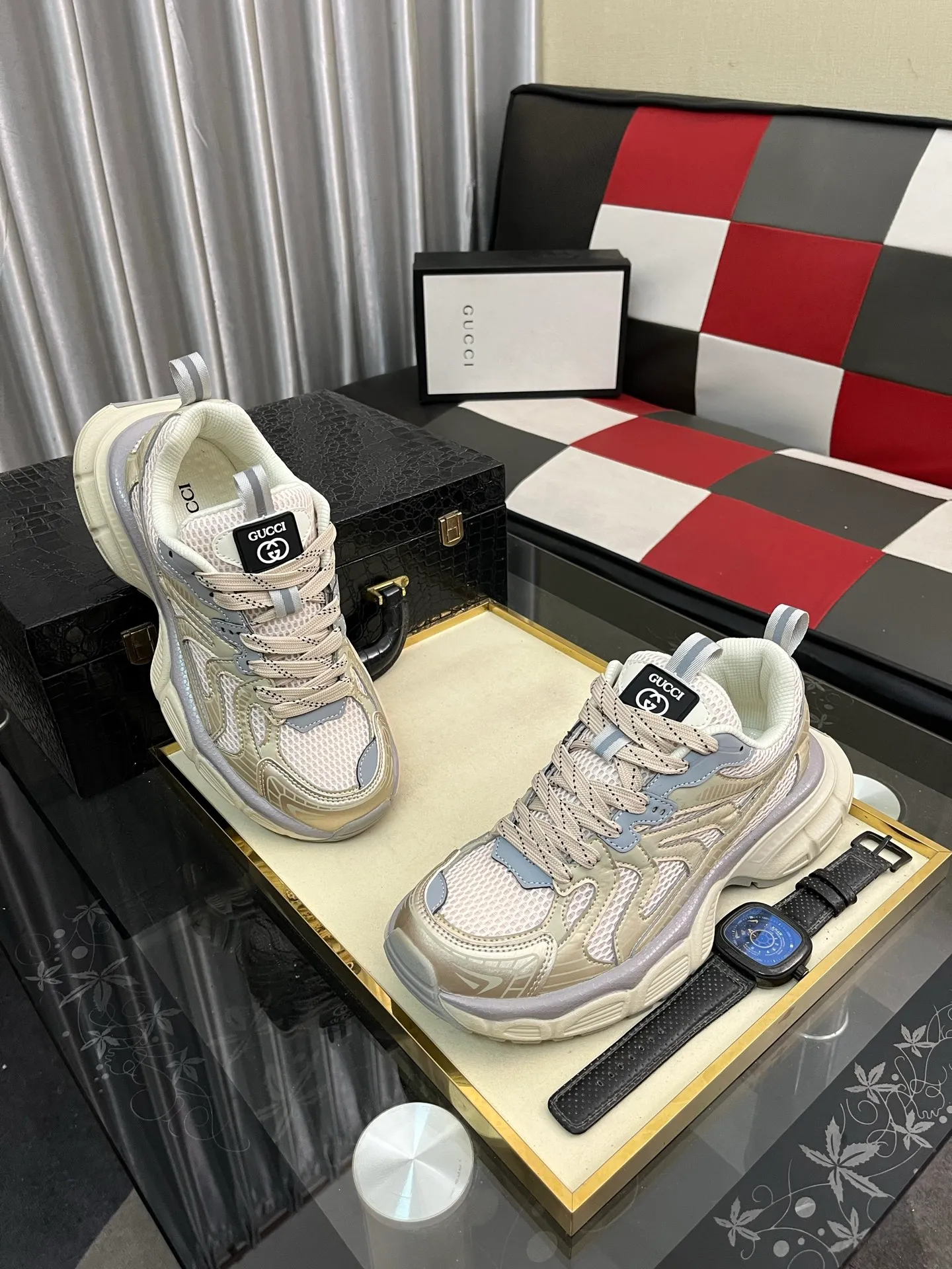 Men's shoes 💰480⌚️⌚️ Gucci •Gucci original quality. ~ Unique modern style sneakers. 🏃A must-have casual shoe for trendy men😍😍 Original brand imported from Italy, imported original leather, sheep lining (refuses to discolor and grind feet) Sole: Original sole specially provided by the original factory, French lazy style design ⚠️Fit the foot. Original quality code number: 38-442️⃣Colors available